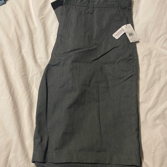 Volvos Men’s shorts - Picture 2 of 3